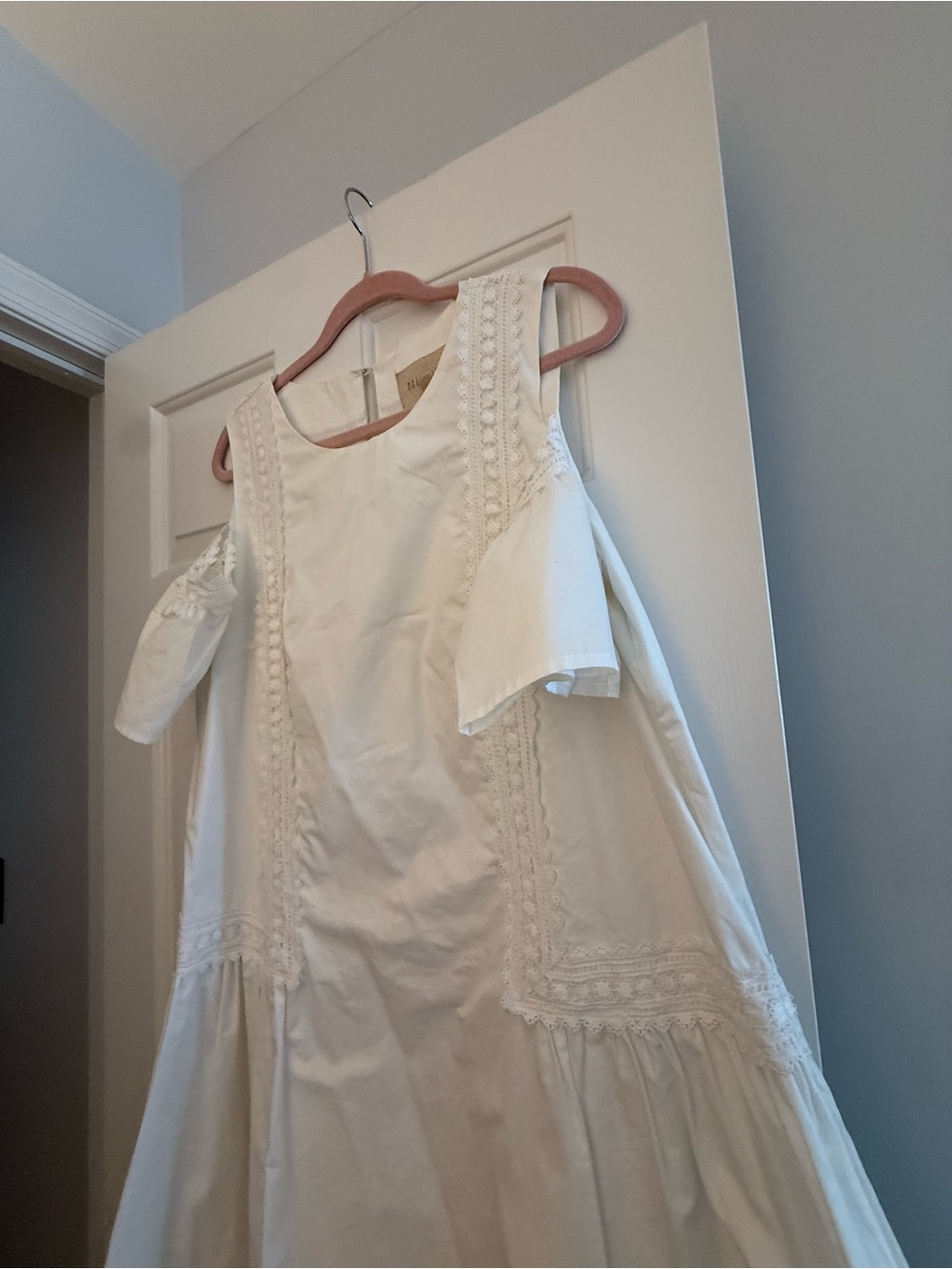 White Cold-Shoulder Lace-Trim women's Dress
